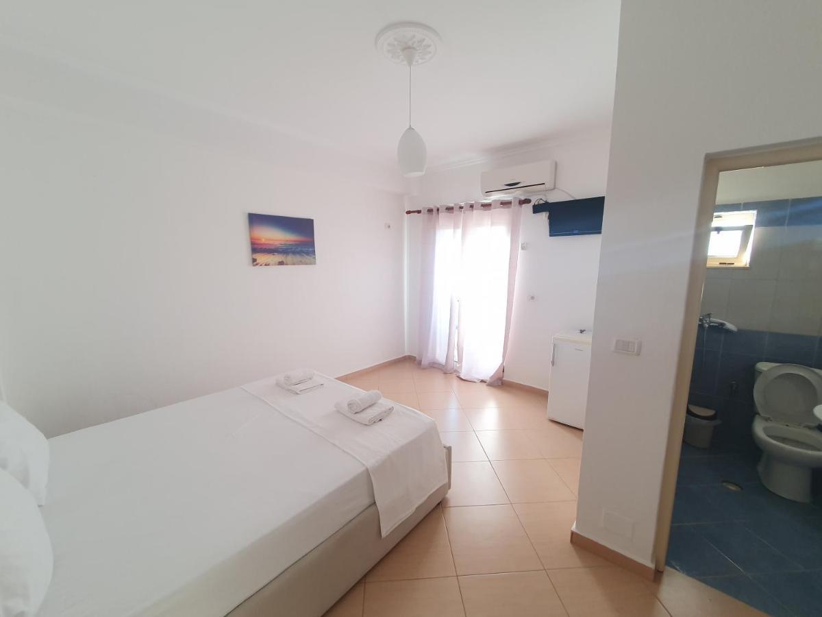 Soare Hotel Ксамил Екстериор снимка