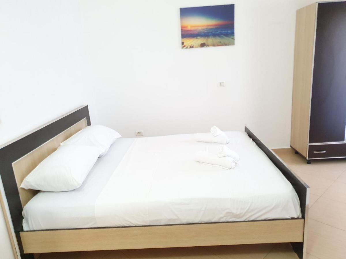 Soare Hotel Ксамил Екстериор снимка