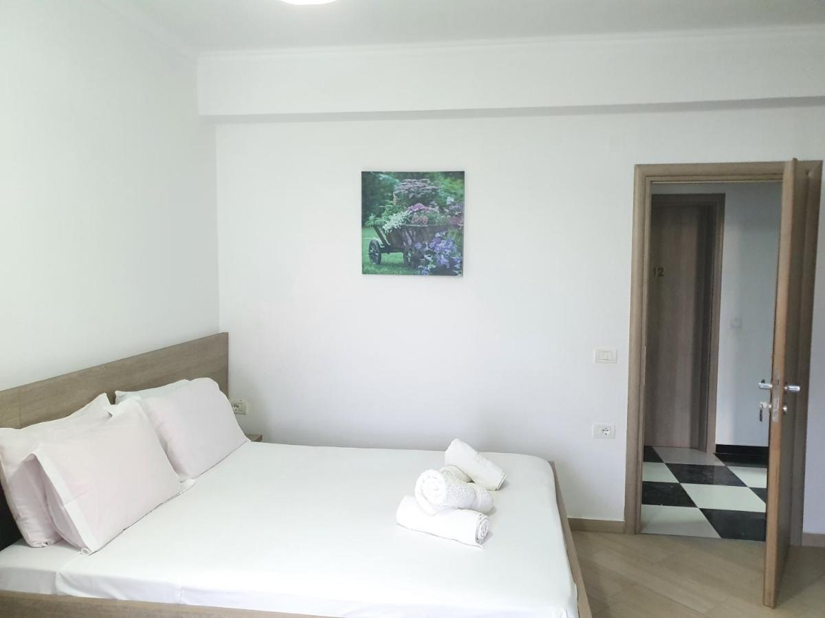 Soare Hotel Ксамил Екстериор снимка