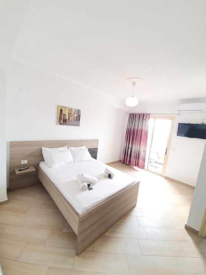 Soare Hotel Ксамил Екстериор снимка