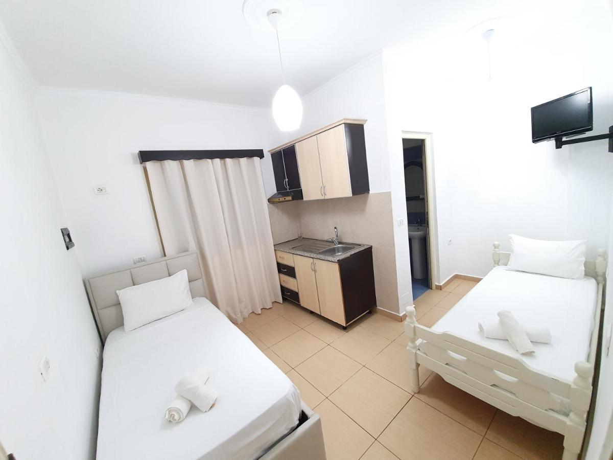 Soare Hotel Ксамил Екстериор снимка